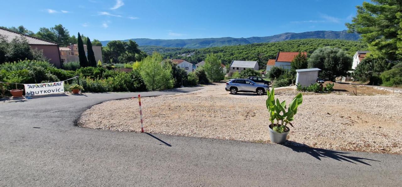Apartmani Dutkovic Vrboska Exterior photo
