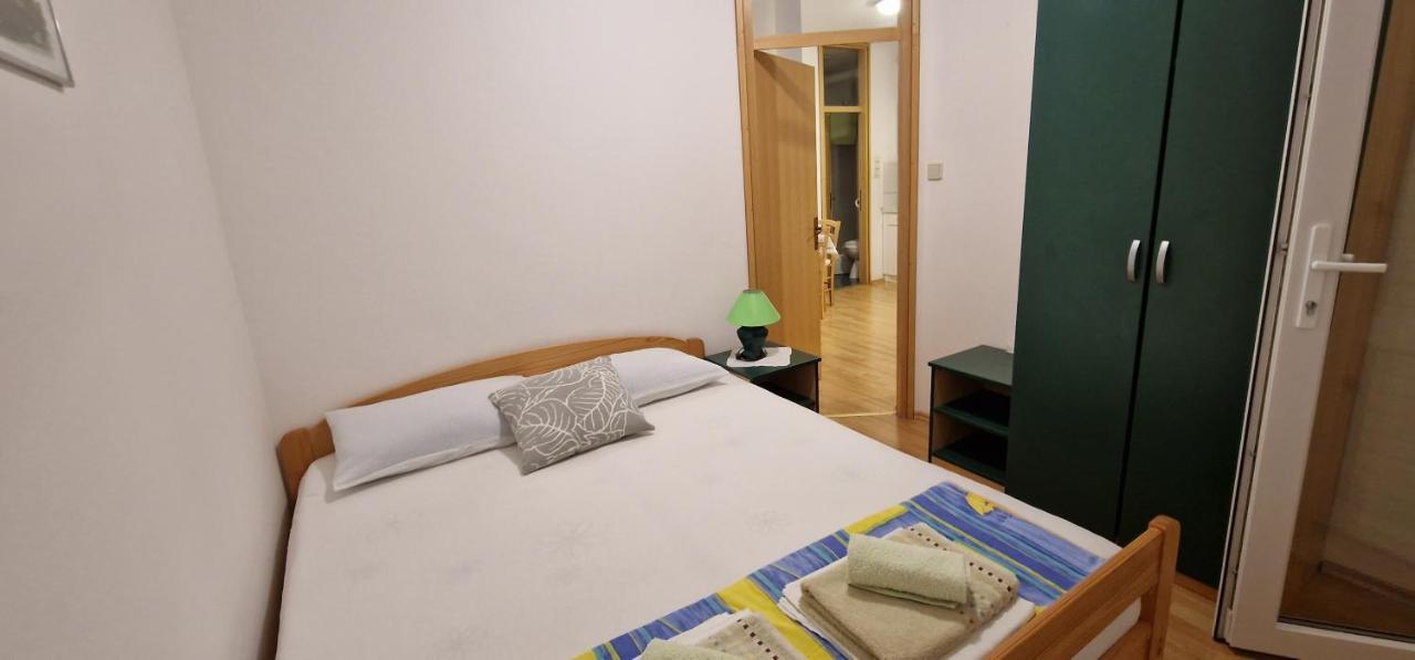 Apartmani Dutkovic Vrboska Exterior photo